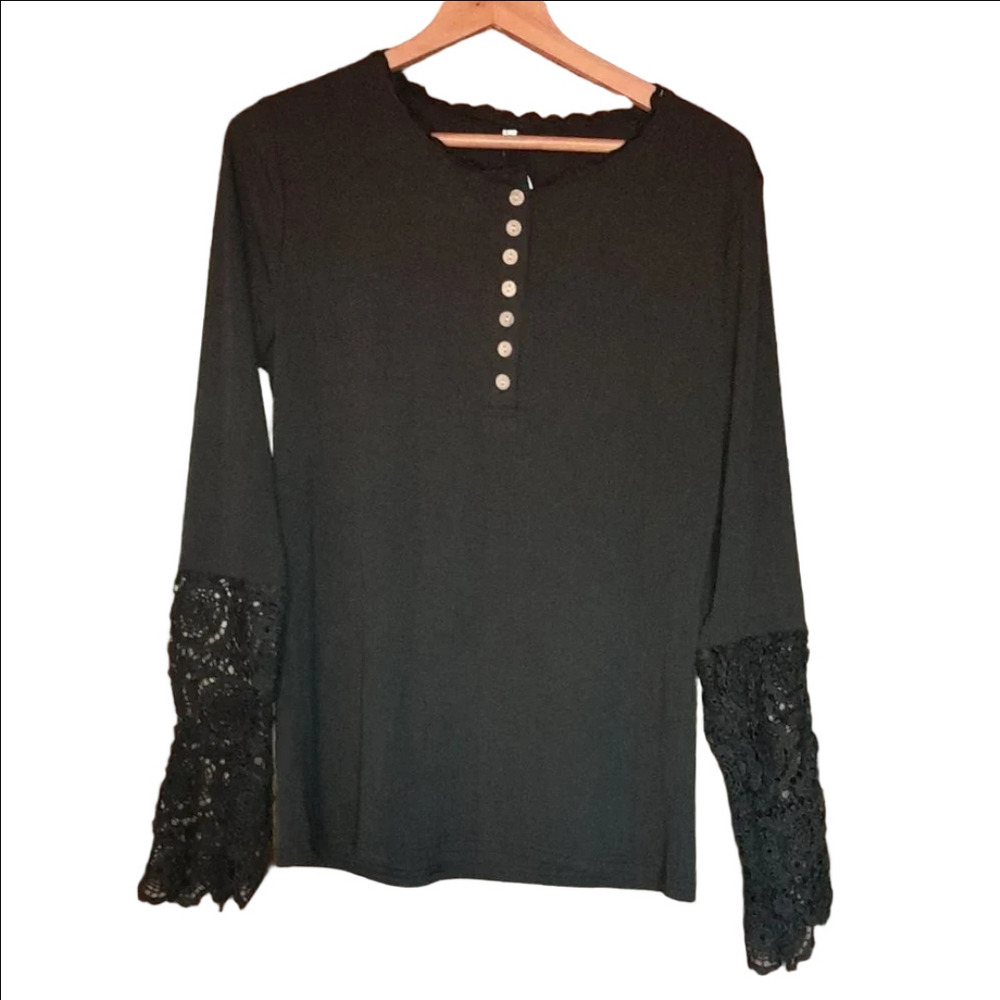 La Mode Collection Long Sleeve Top NWT